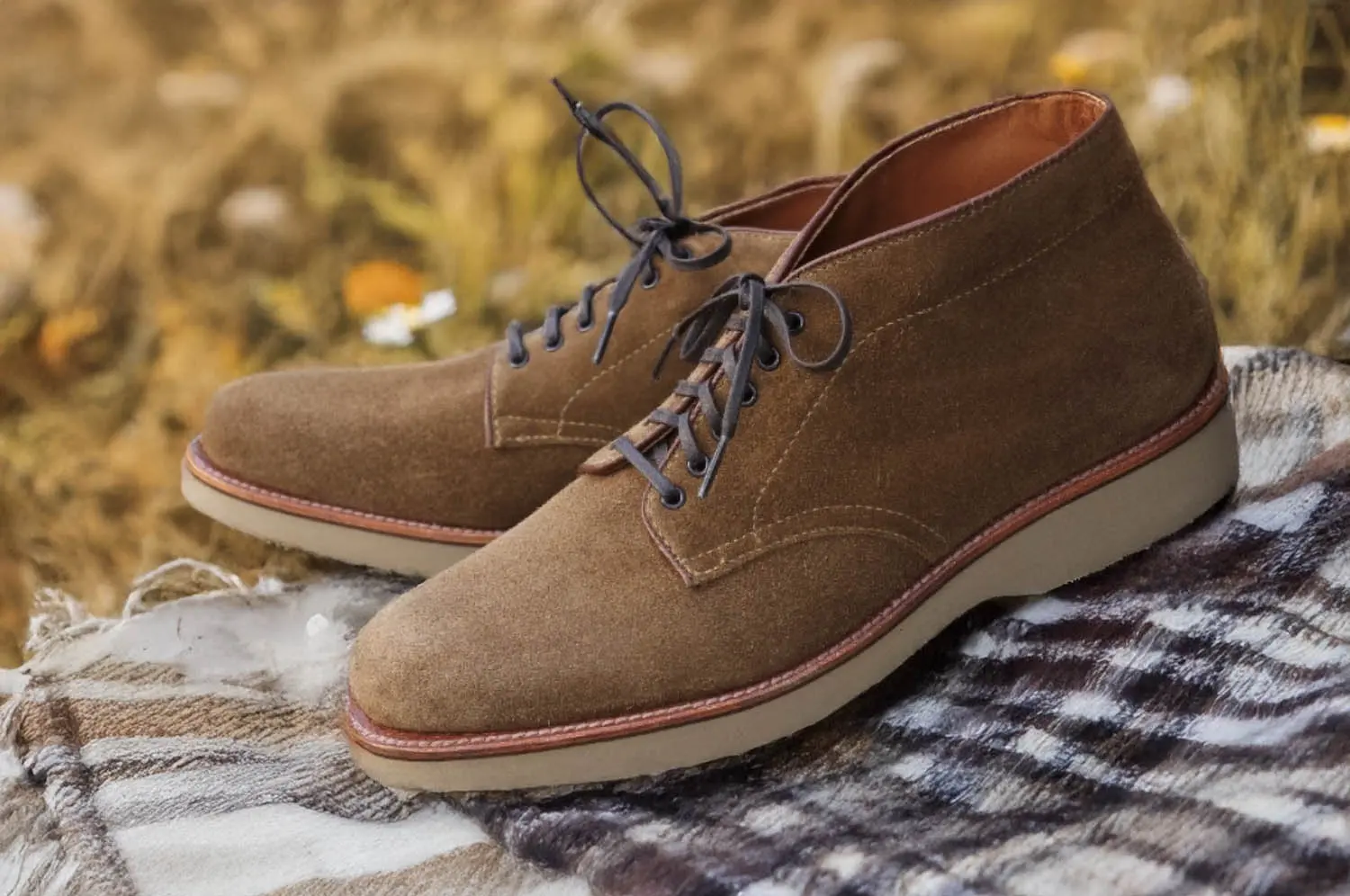 ǥ N1803 SNUFF SUEDE 6-EYE CHUKKA BOOT