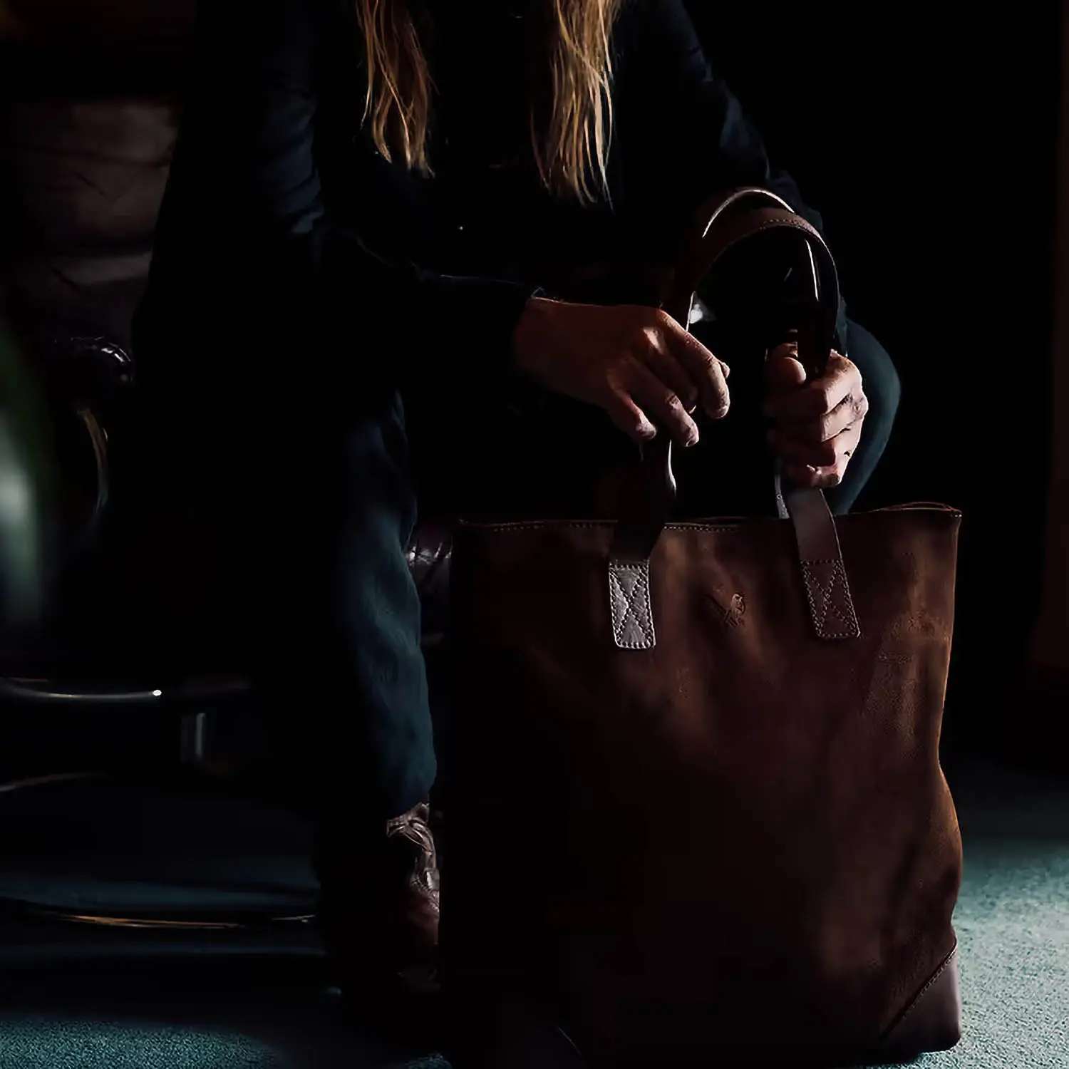 Bennett Winch Suede Tote Bag (Suede Brown)