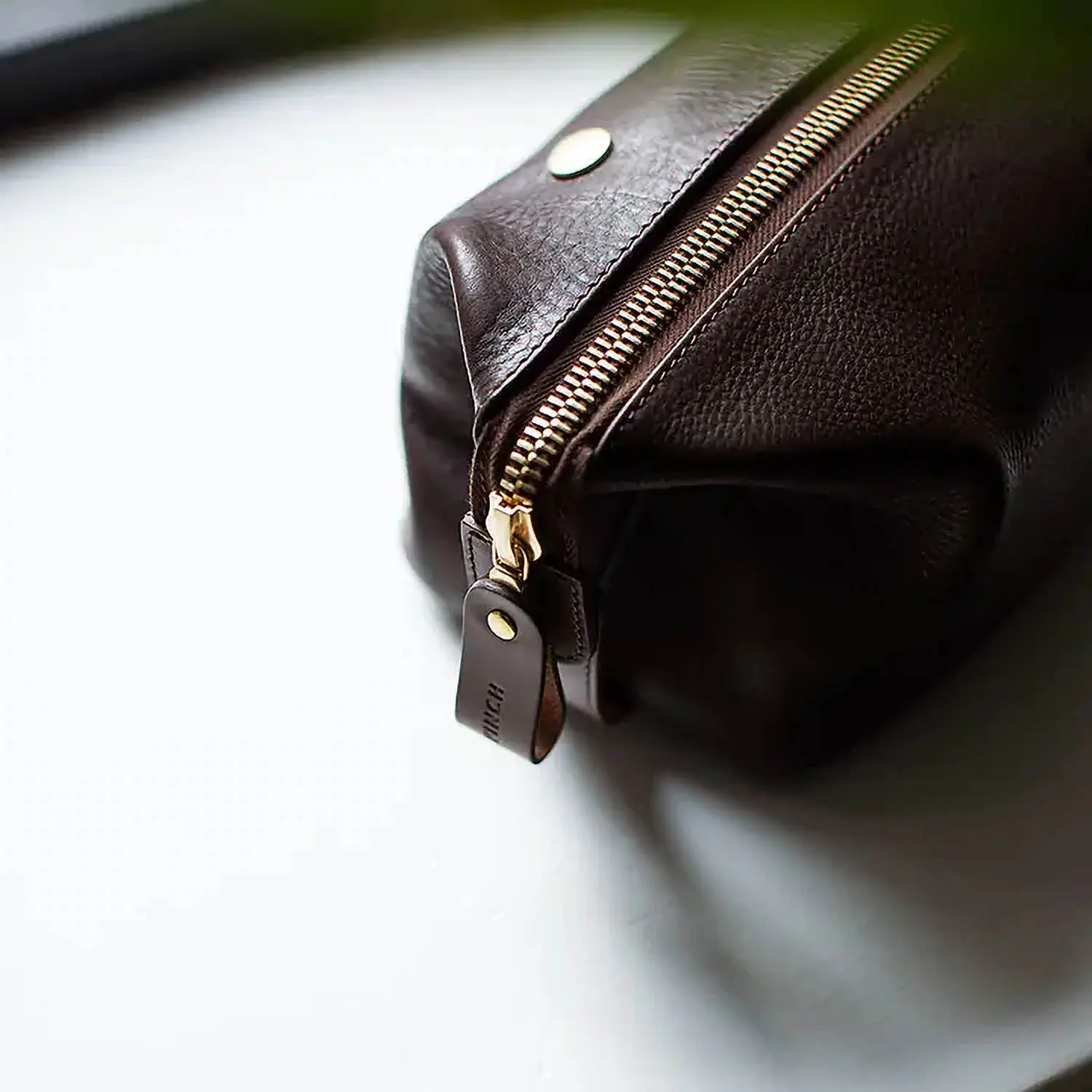 BENNETT WINCH Leather Wash Bag / Dopp Kit, Brown