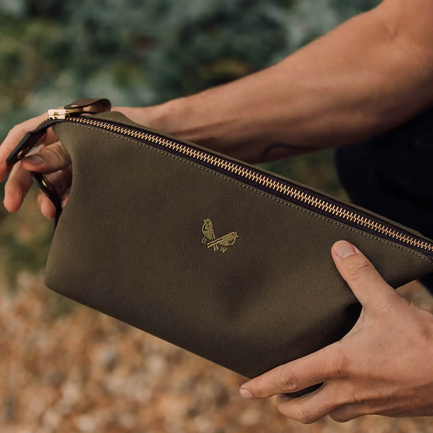 BENNETT WINCH Canvas Wash Bag / Dopp Kit, Olive