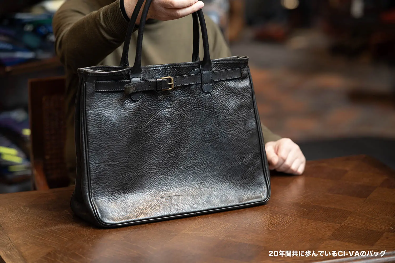 CI-VA 843 CLASSIC TOTE (BLACK)