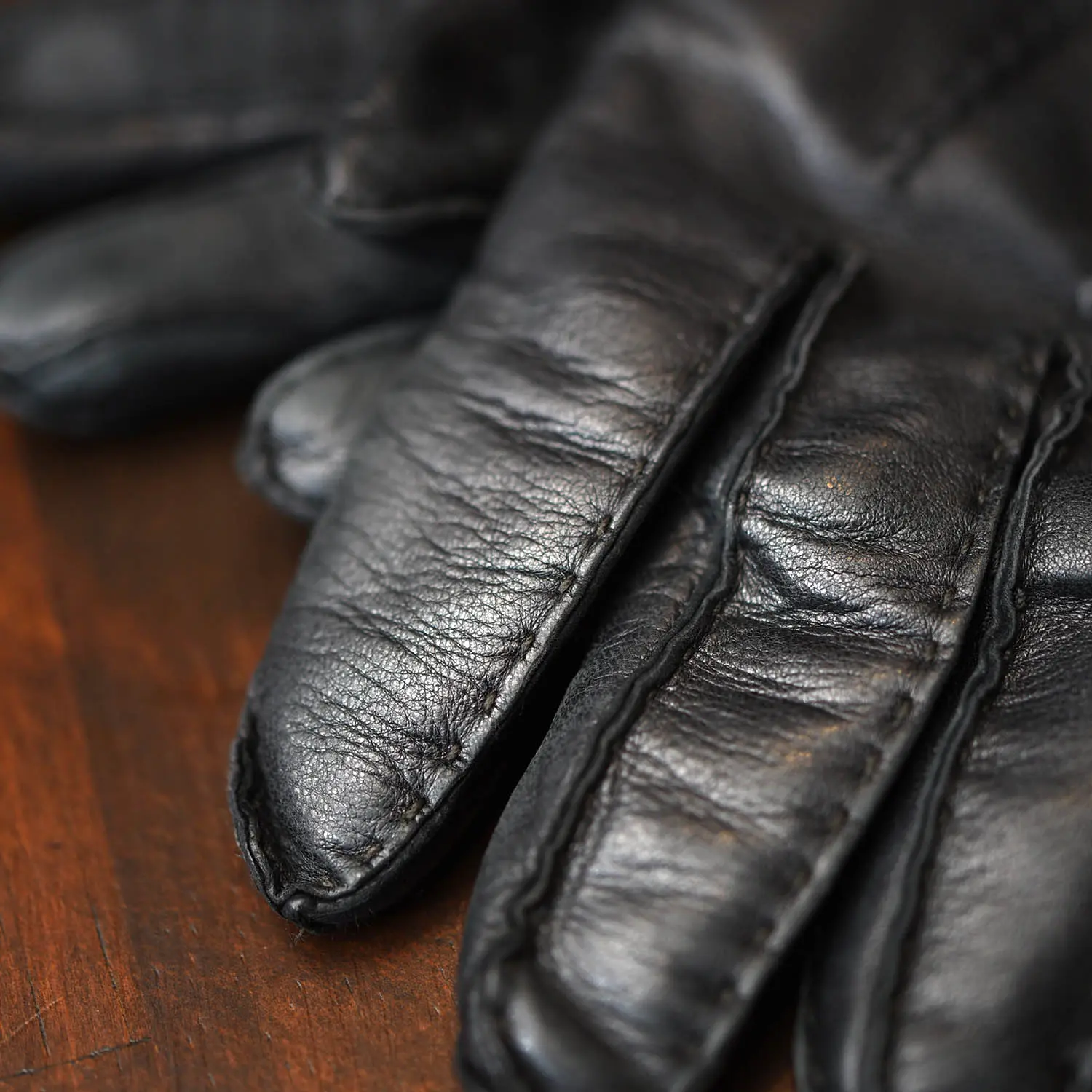 デンツ 別注復刻15-1516 Strap & Roll ヘアシープ × シャモアレザーライニング (Black)