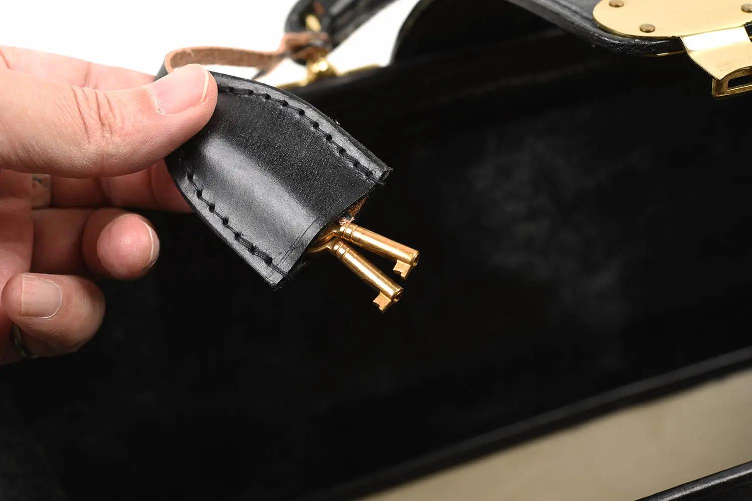 �����ɥեåȥ����� Luggage Bridle Frame Top (�֥�å�)