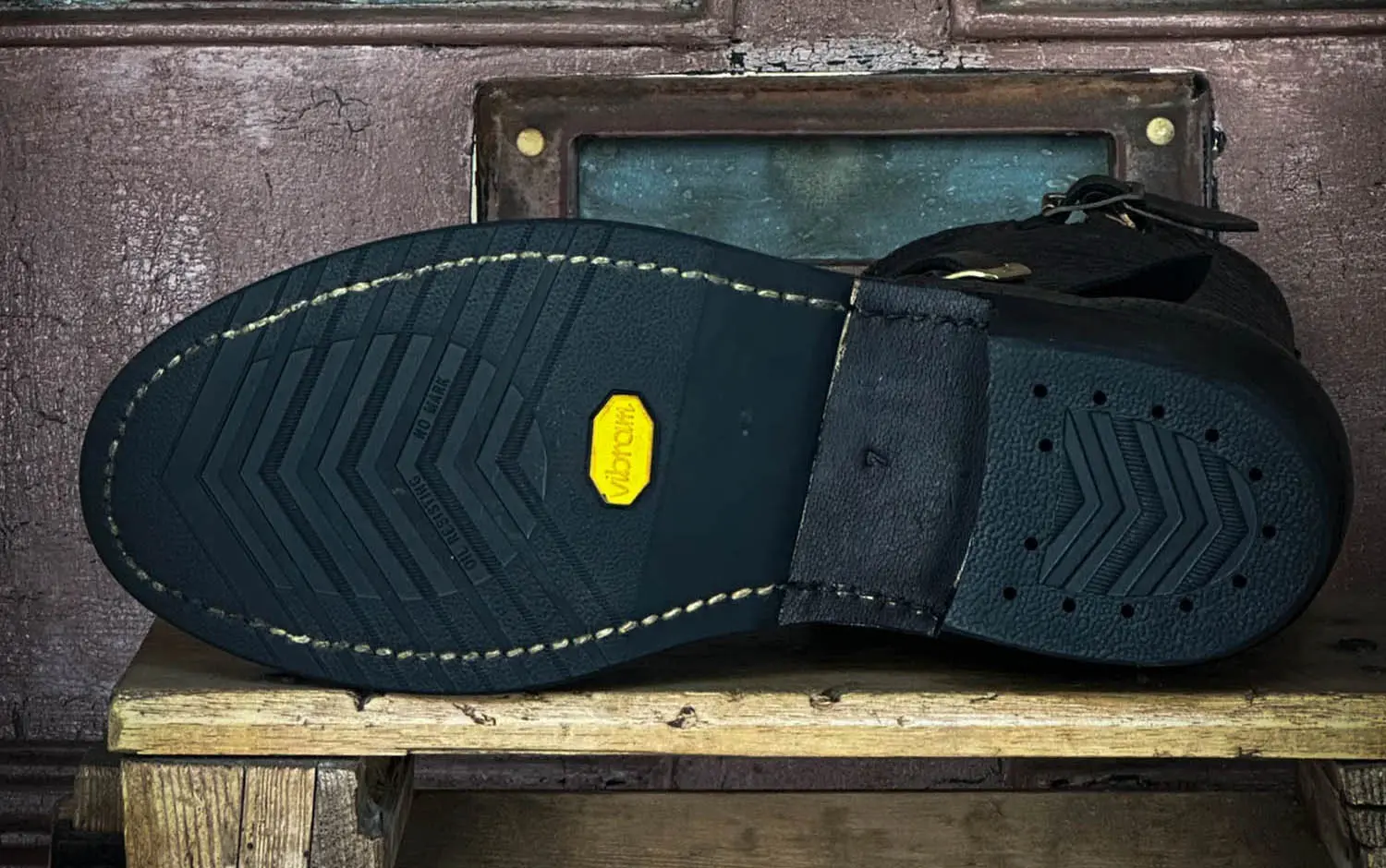 MOTOR 1060 NEW VINTAGE�����ꥢ��֥�ϥ��ɥɥ쥹���󥸥˥��֡���(BLACK)