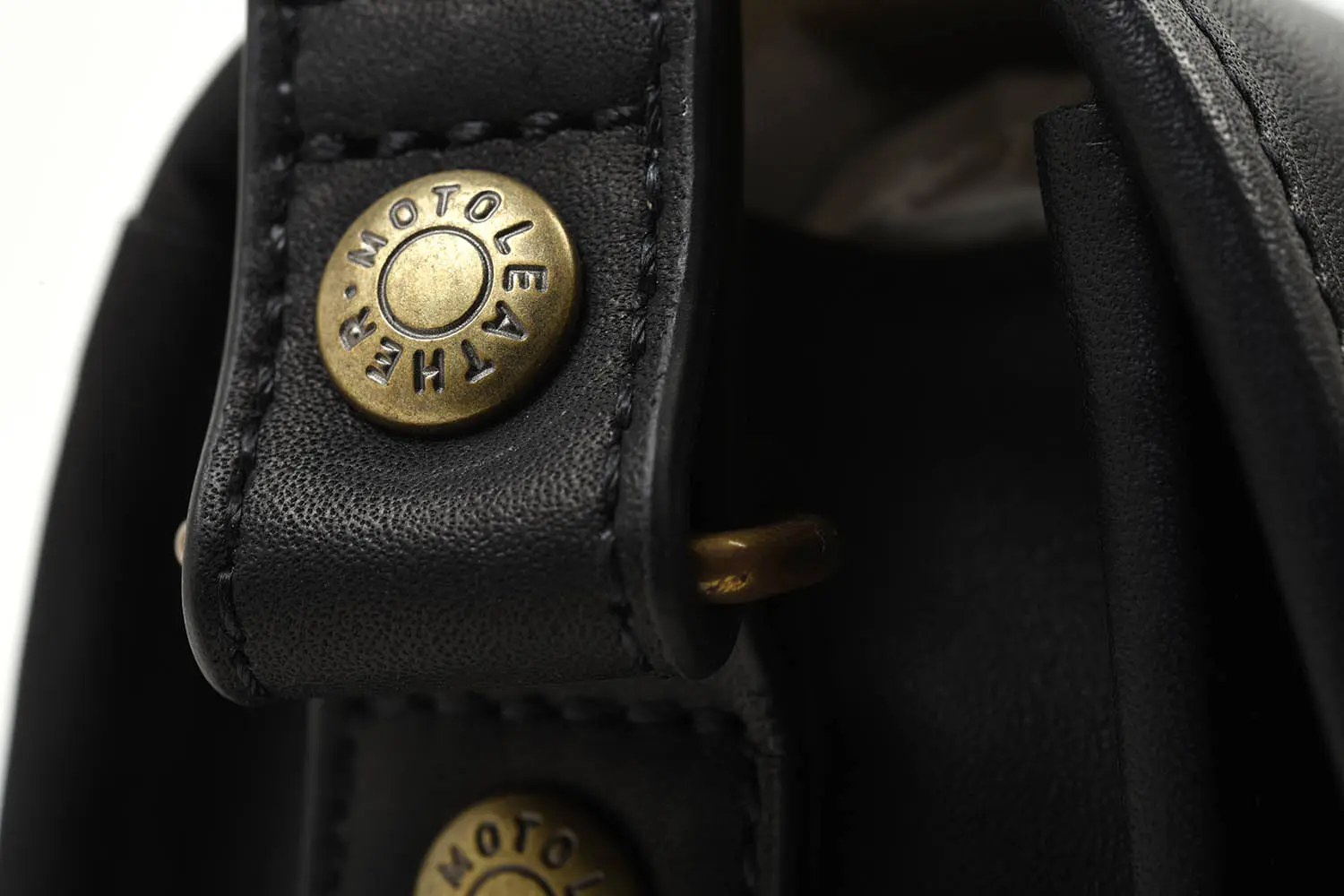 MOTO BAG72 OILED COW LEATHER եåץߥ˥Хå (BLACK)