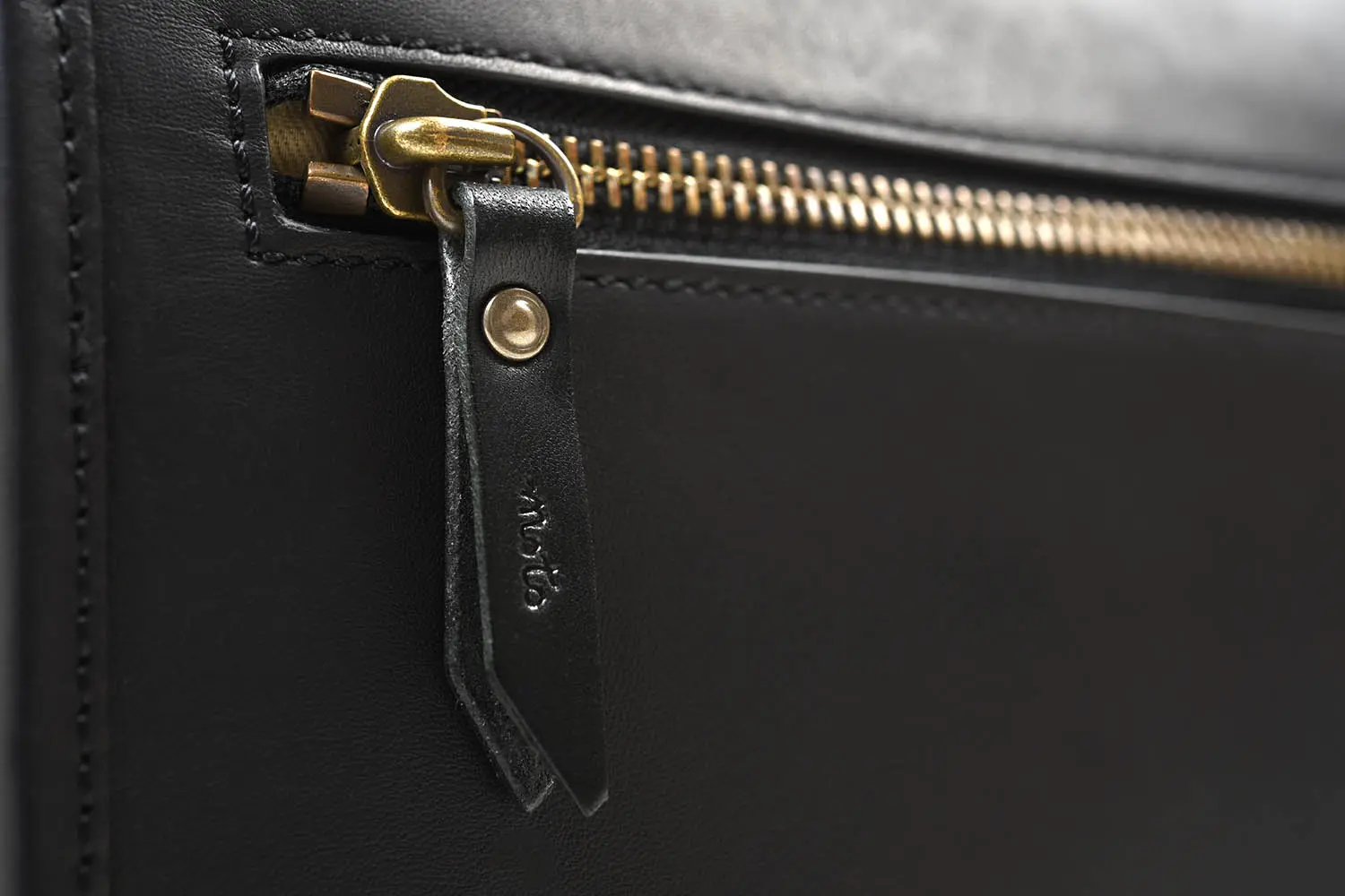 MOTO BAG72 OILED COW LEATHER եåץߥ˥Хå (BLACK)