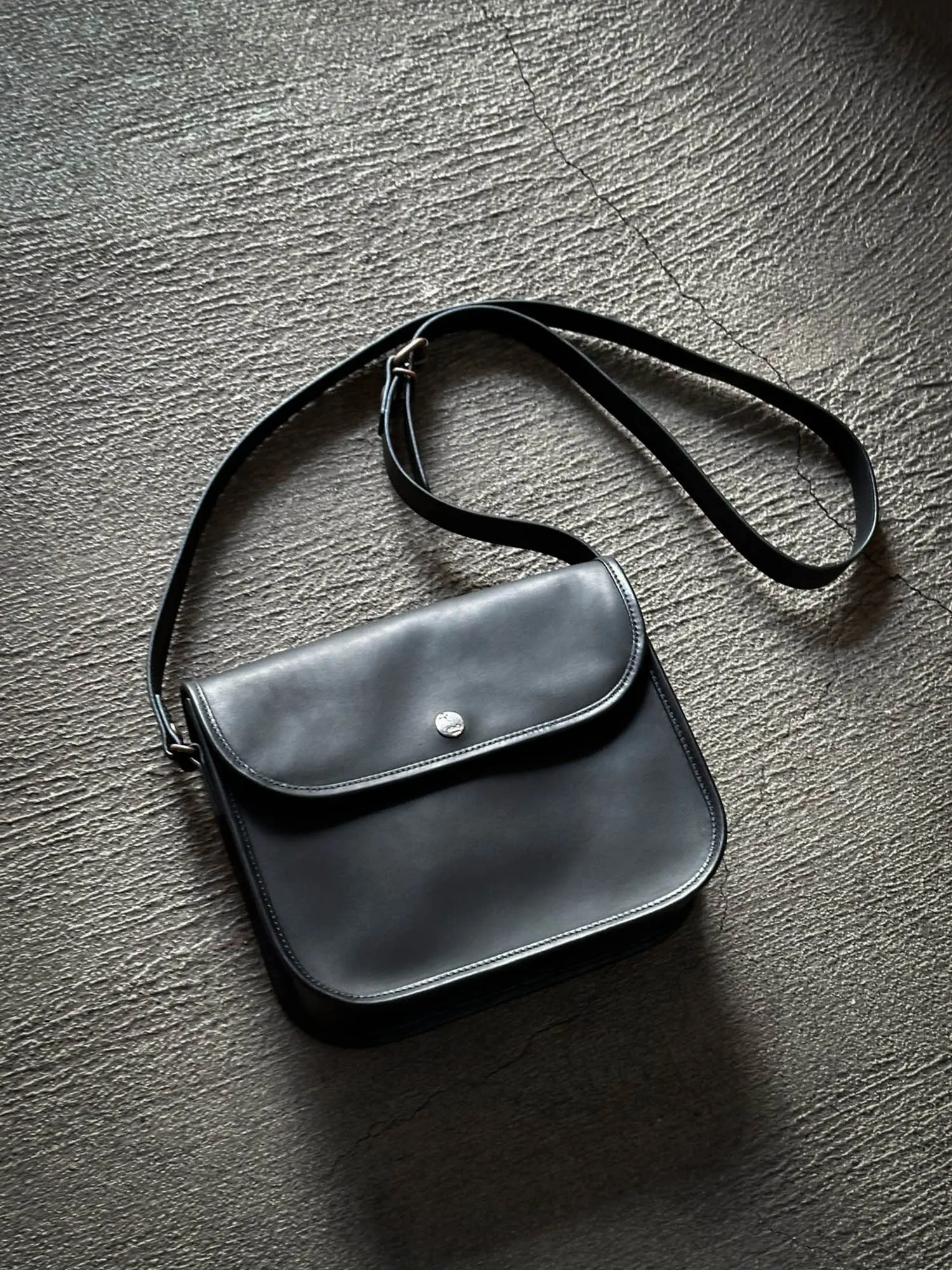 MOTO BAG72 OILED COW LEATHER եåץߥ˥Хå (BLACK)