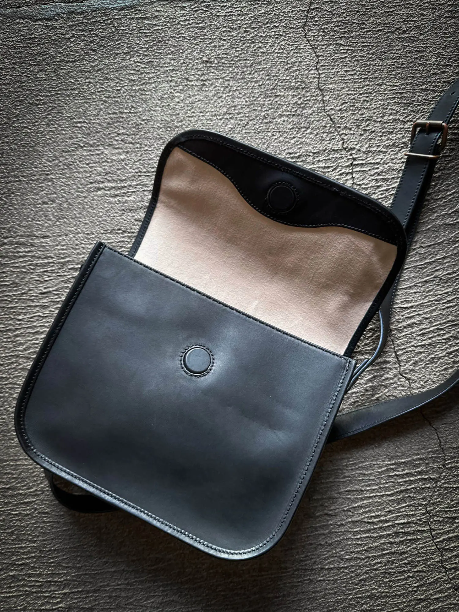 MOTO BAG72 OILED COW LEATHER եåץߥ˥Хå (BLACK)