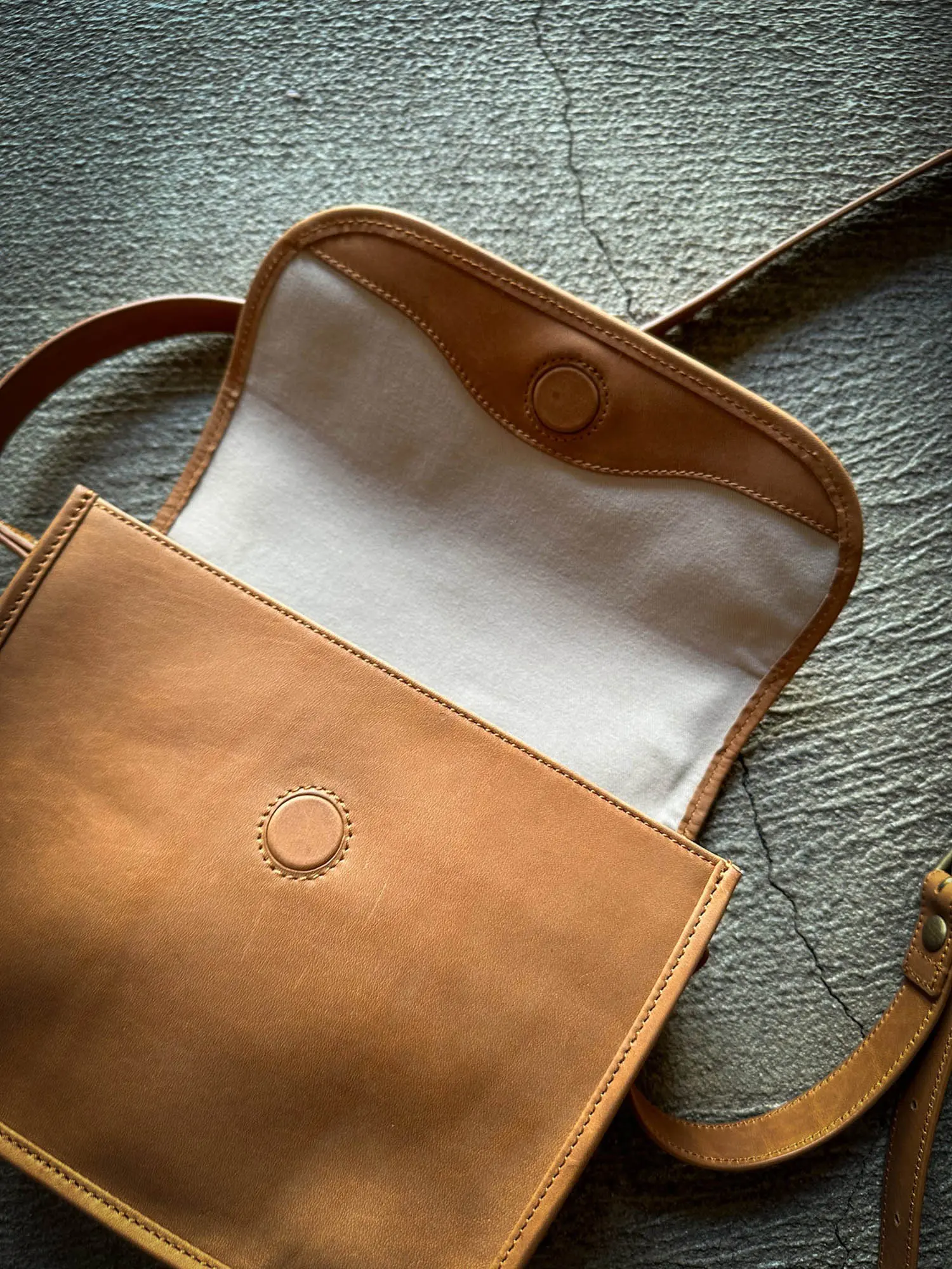 MOTO BAG72 OILED COW LEATHER եåץߥ˥Хå (BROWN)