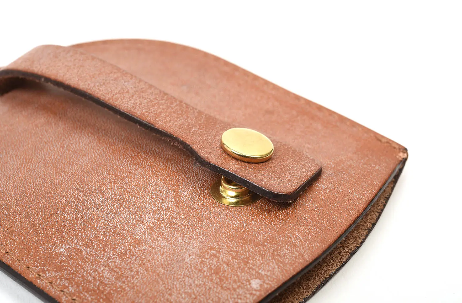 TANNER BATES KEY POUCH OAK BARK LEATHER (BROWN/GOLD)