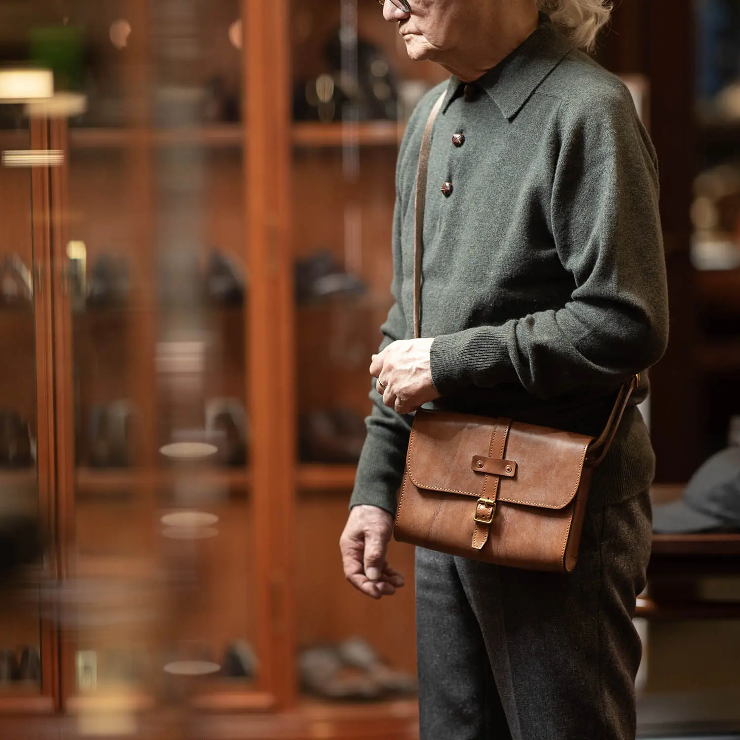 TANNER BATES MIDI BAJA TRAVEL BAG : OAK BARK LEATHER BROWN