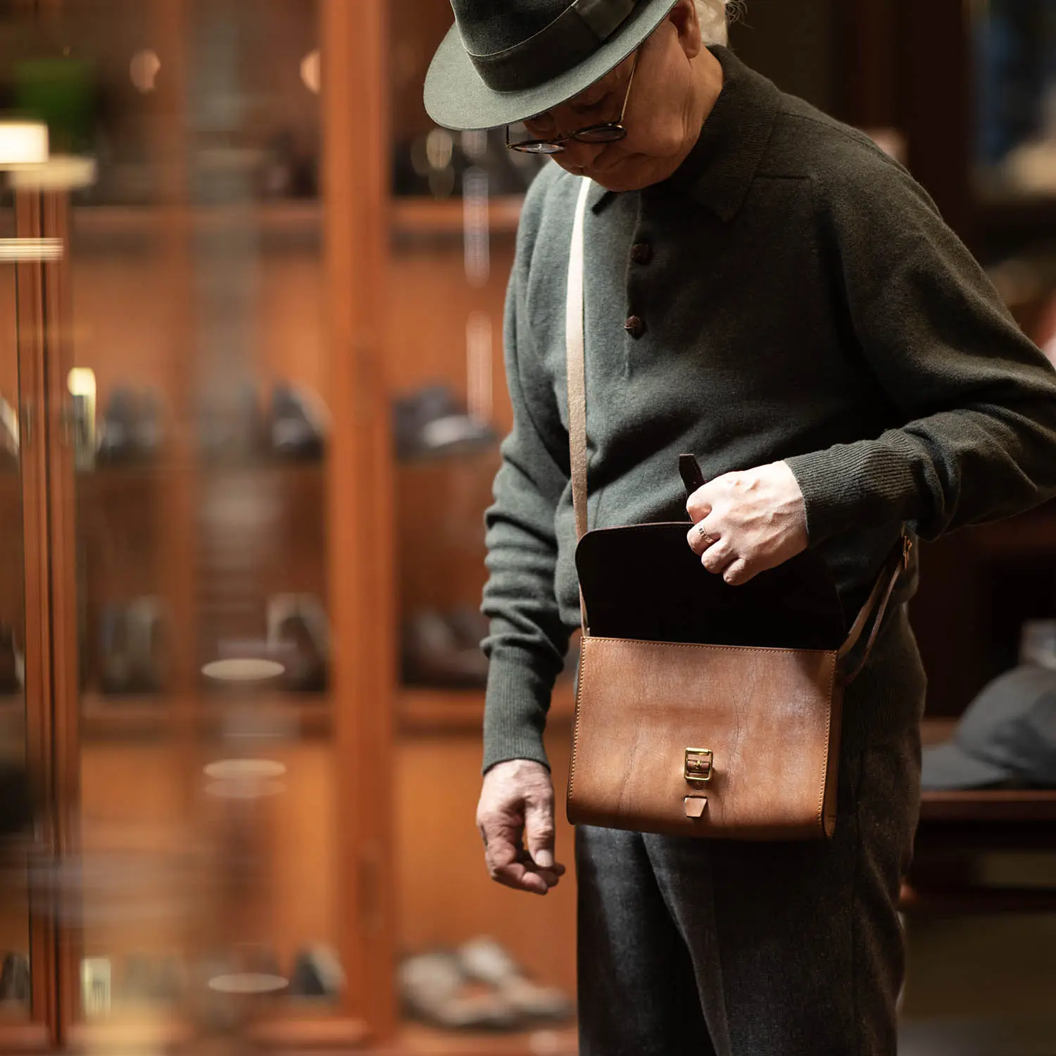 TANNER BATES MIDI BAJA TRAVEL BAG : OAK BARK LEATHER BROWN