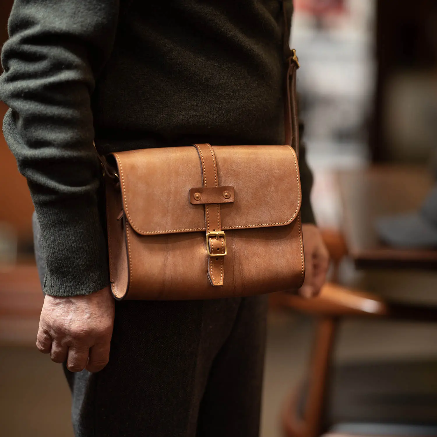 TANNER BATES MIDI BAJA TRAVEL BAG : OAK BARK LEATHER BROWN