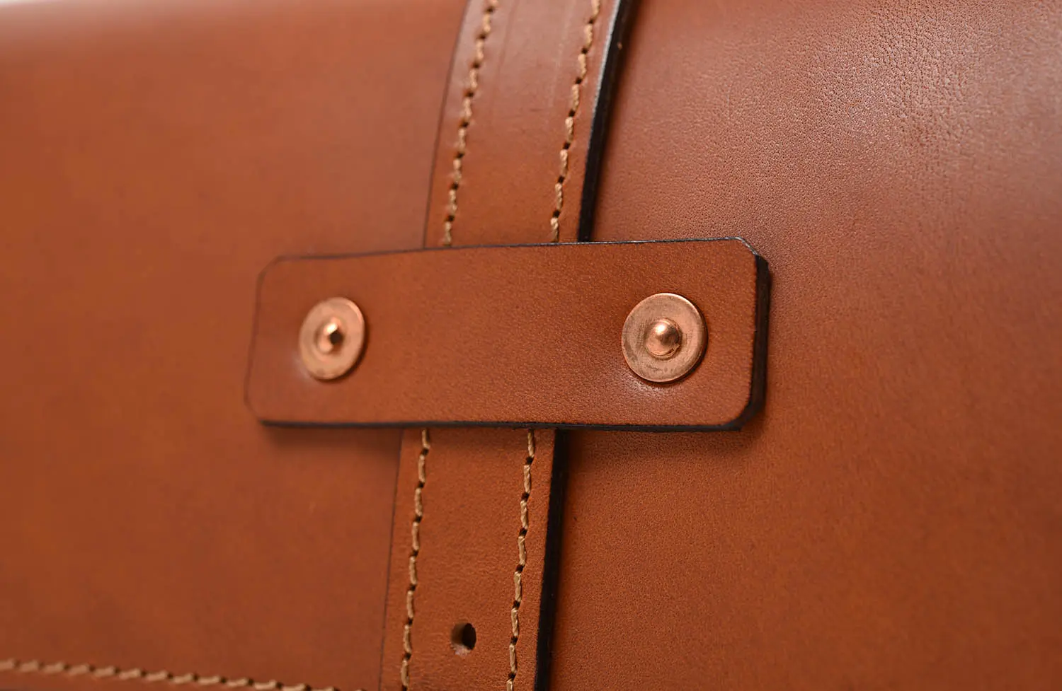 TANNER BATES MIDI BAJA TRAVEL BAG : ITALIAN LEATHER : SADDLE TAN