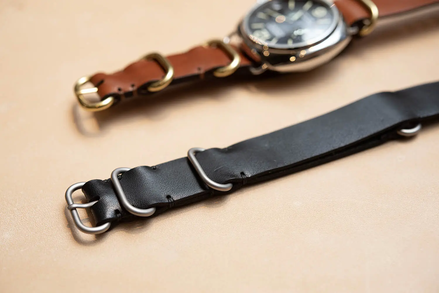 TANNER BATES NATO WATCH STRAP 20mm ꥢ쥶 (BLACK/SILVER)