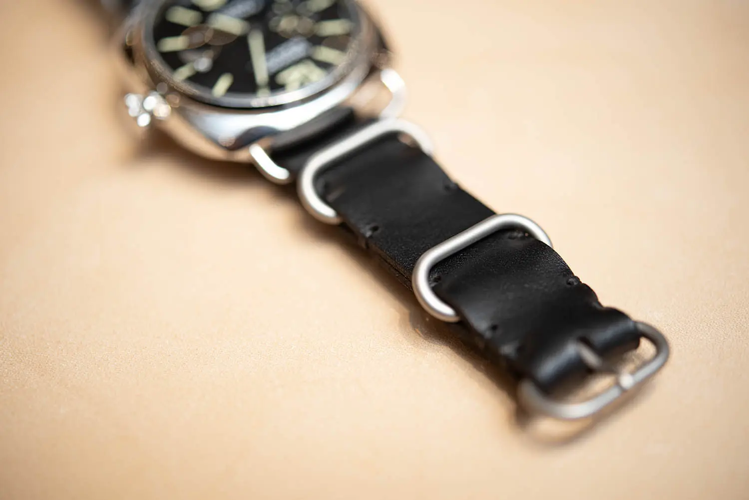 TANNER BATES NATO WATCH STRAP 20mm ꥢ쥶 (BLACK/SILVER)
