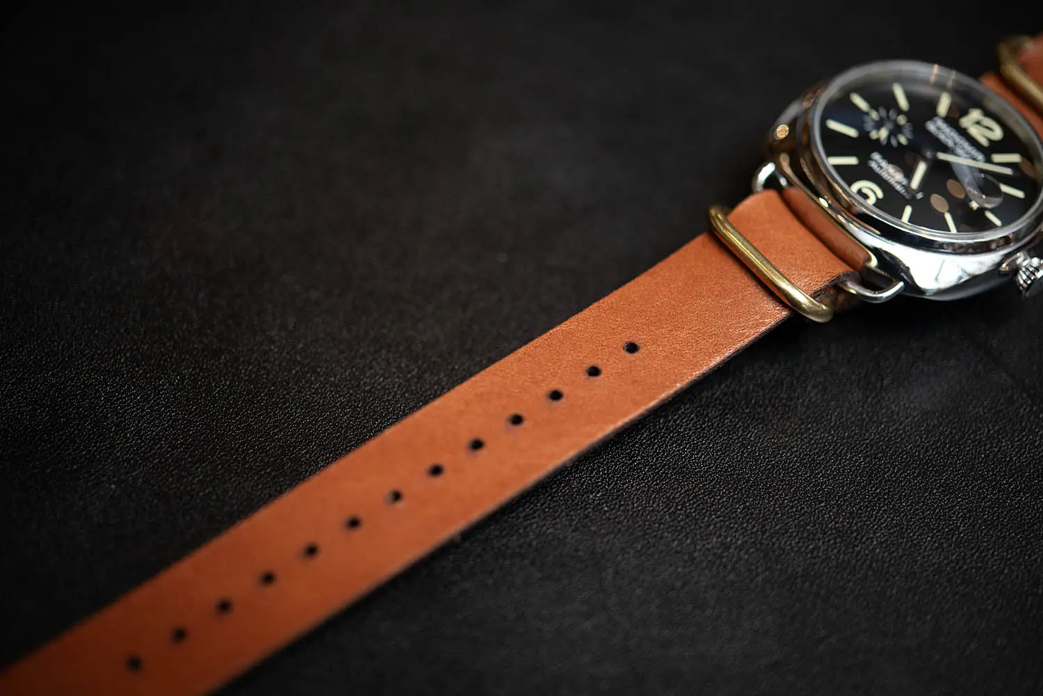 TANNER BATES NATO WATCH STRAP 20mm ꥢ쥶 (SADDLE TAN/GOLD)