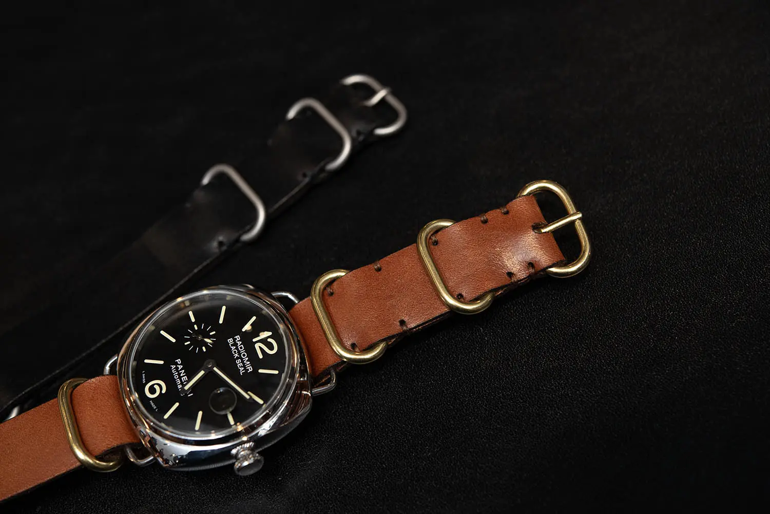 TANNER BATES NATO WATCH STRAP 20mm ꥢ쥶 (SADDLE TAN/GOLD)