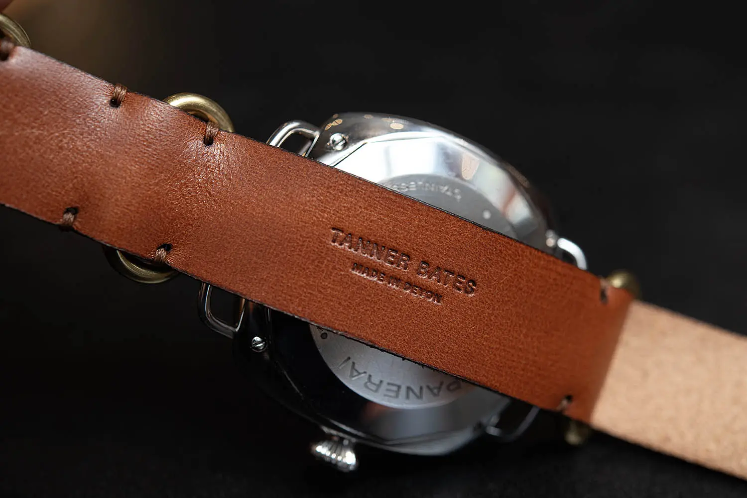 TANNER BATES NATO WATCH STRAP 20mm ꥢ쥶 (SADDLE TAN/GOLD)