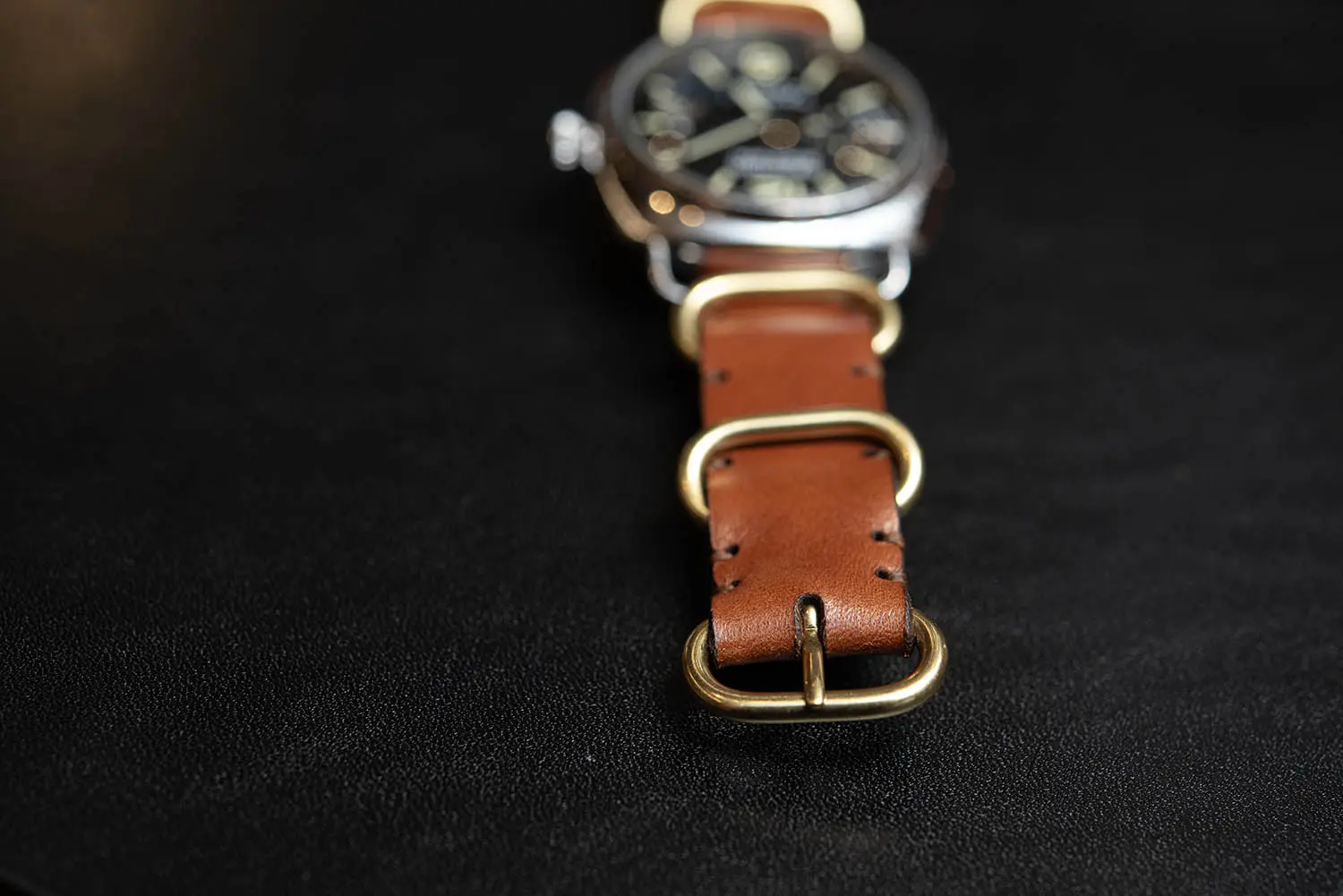 TANNER BATES NATO WATCH STRAP 20mm ꥢ쥶 (SADDLE TAN/GOLD)