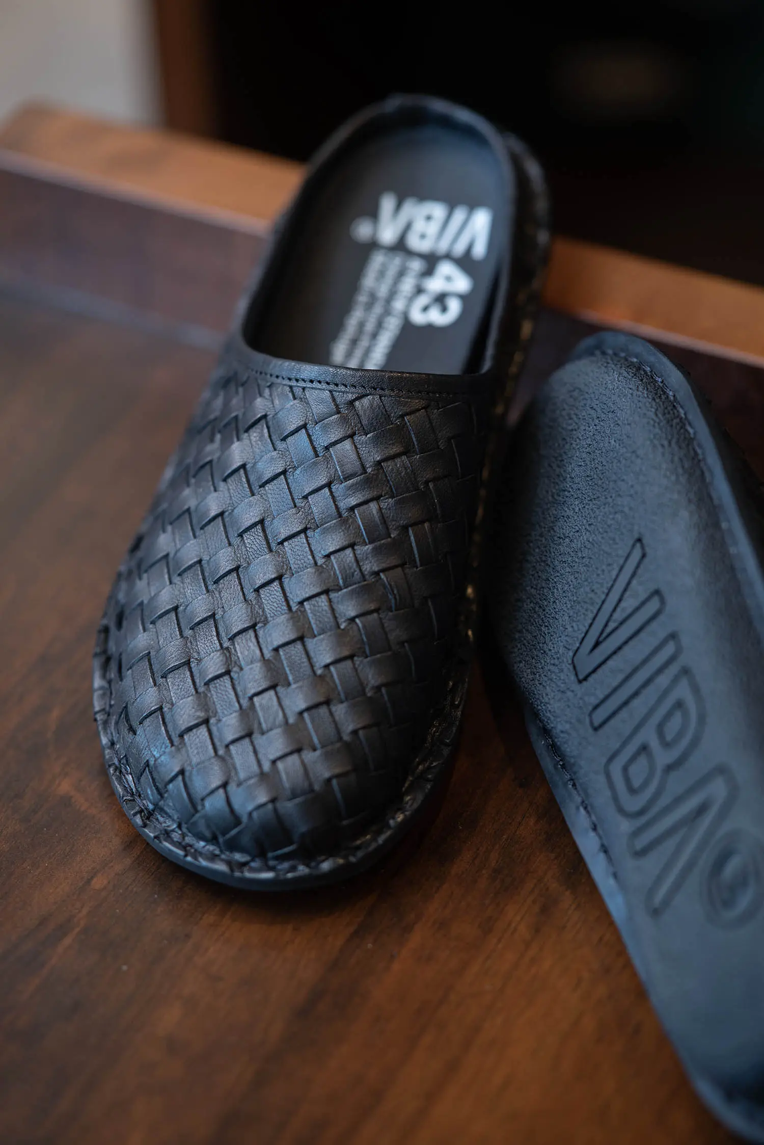 VIBAe ROMA Woven Leather Preto (Black)